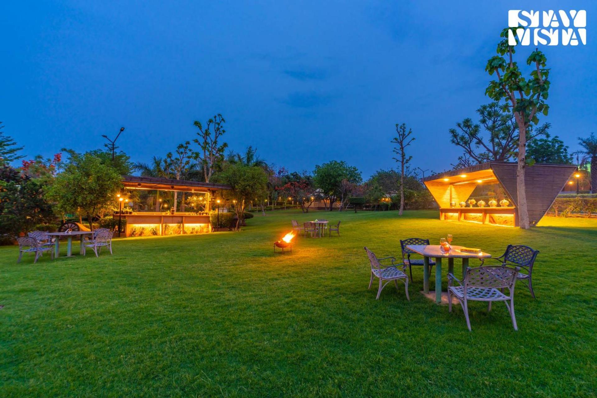 Stayvista At Maple Farms With Pool, Bbq & Bonfire Sohna Buitenkant foto