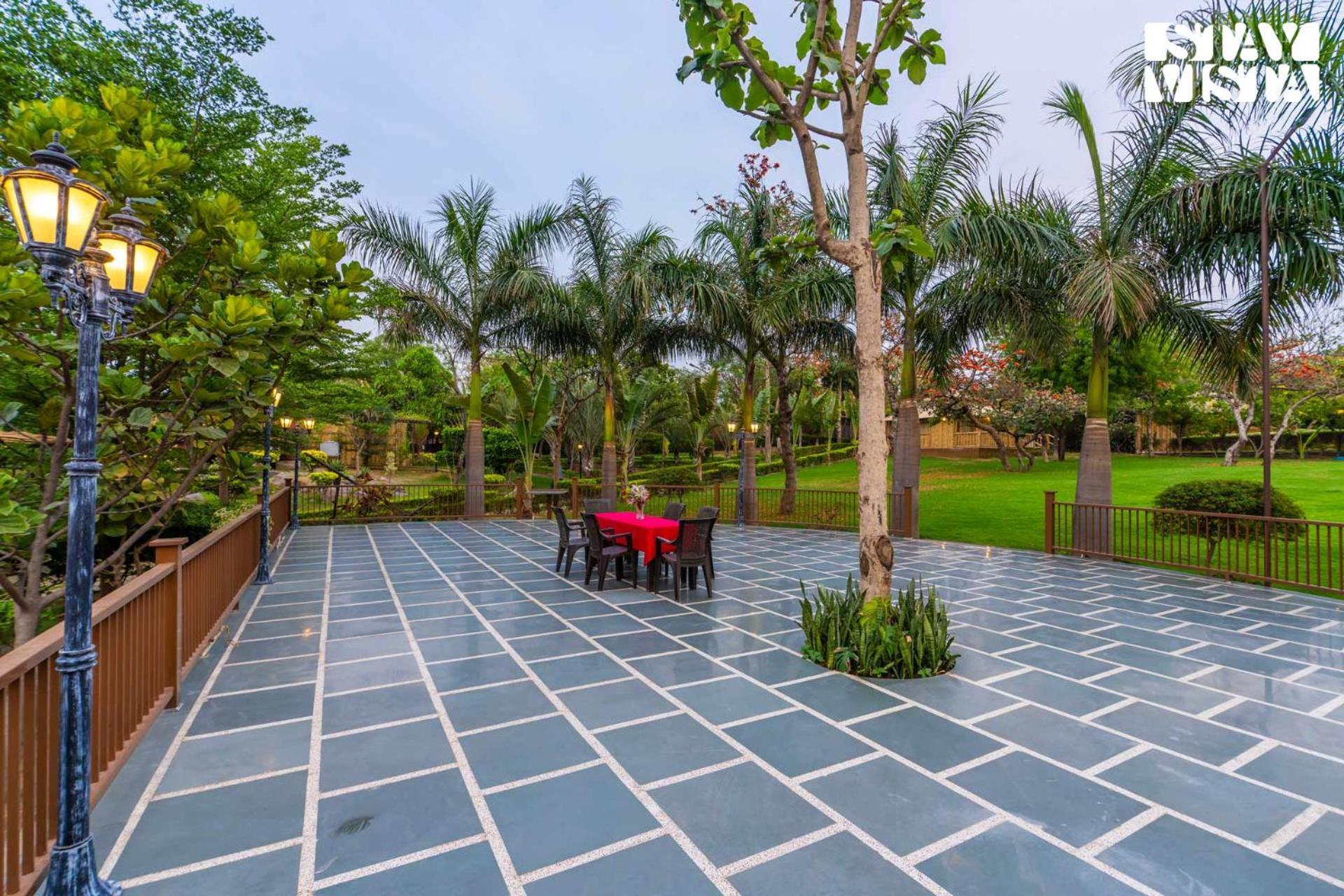 Stayvista At Maple Farms With Pool, Bbq & Bonfire Sohna Buitenkant foto