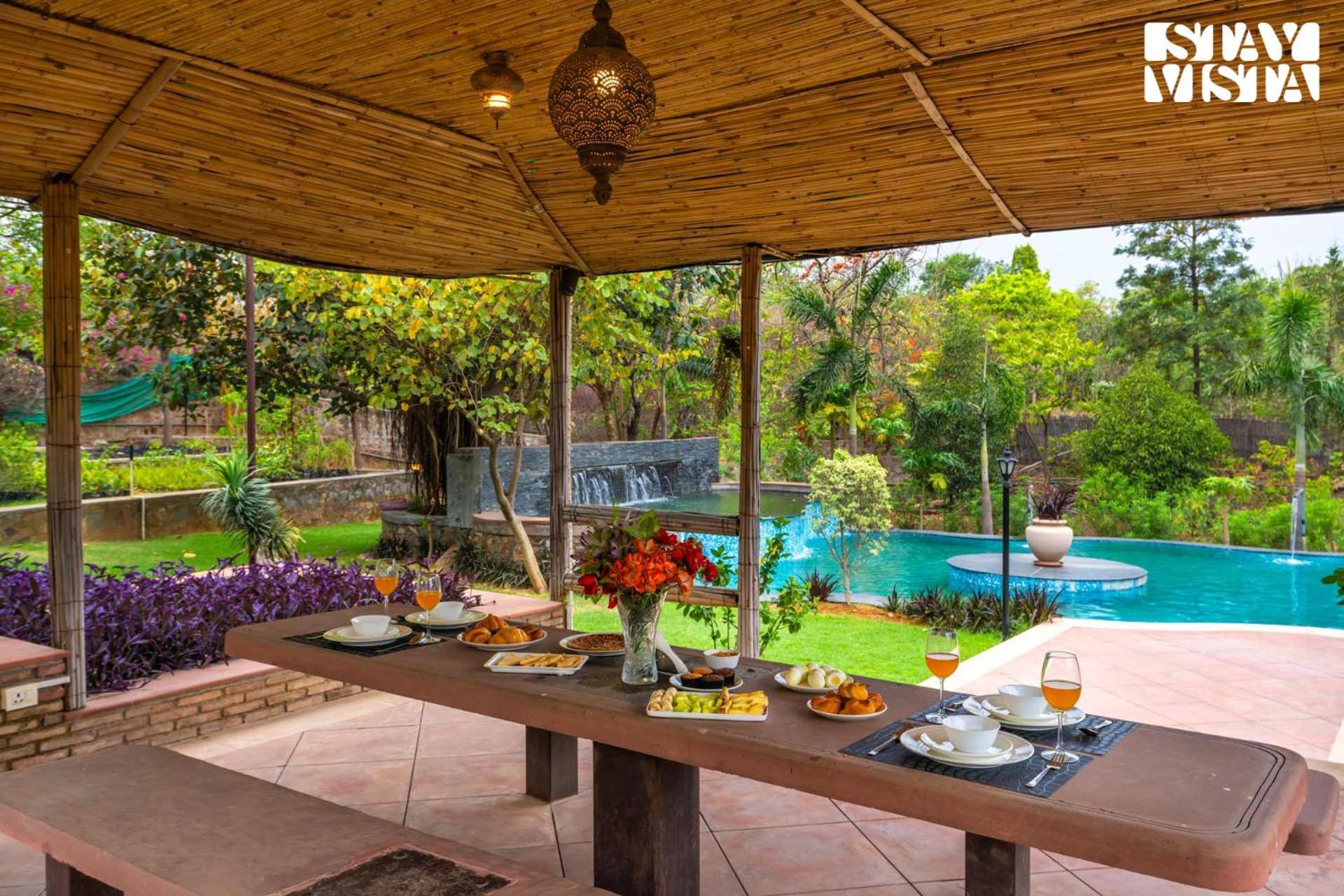Stayvista At Maple Farms With Pool, Bbq & Bonfire Sohna Buitenkant foto