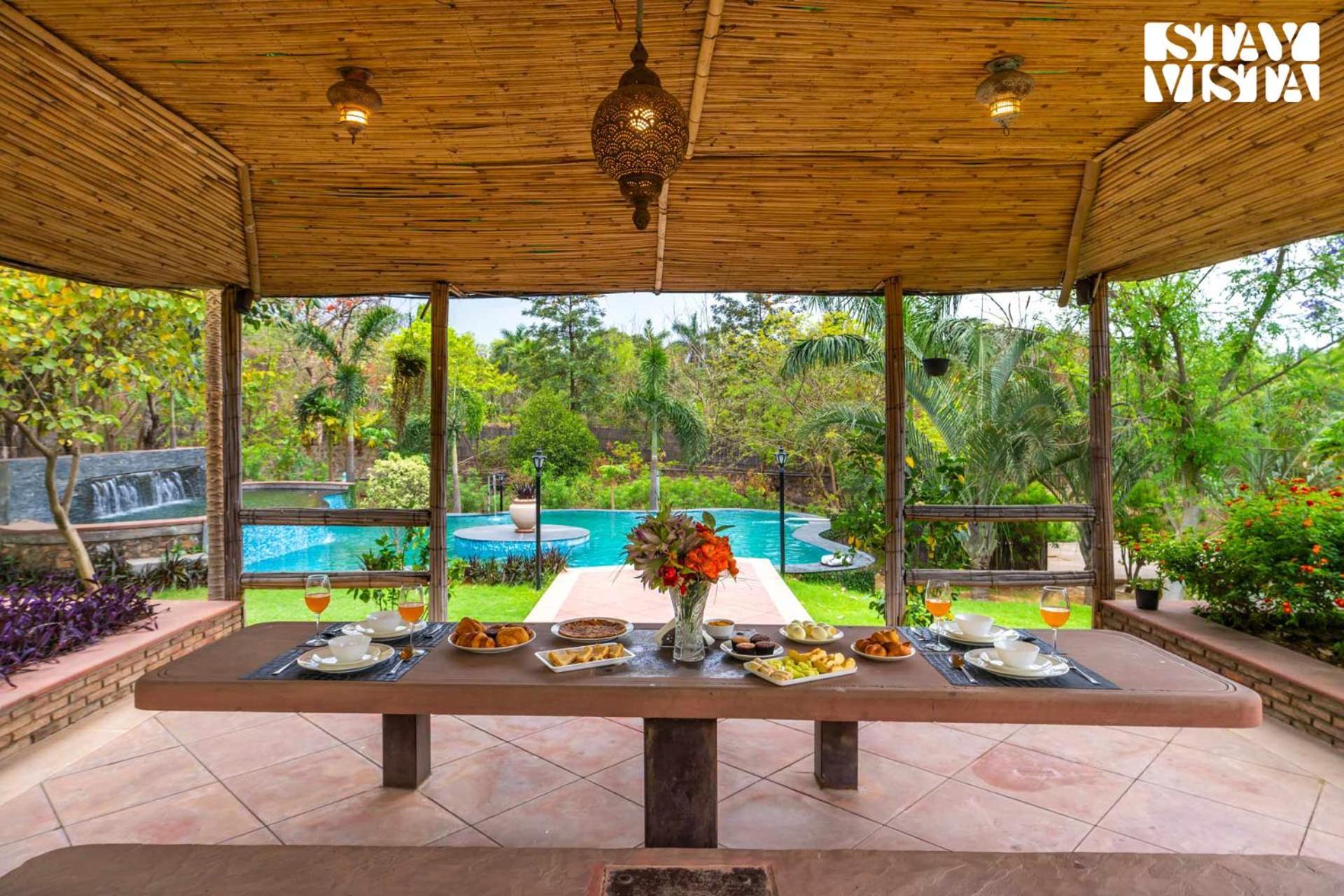 Stayvista At Maple Farms With Pool, Bbq & Bonfire Sohna Buitenkant foto