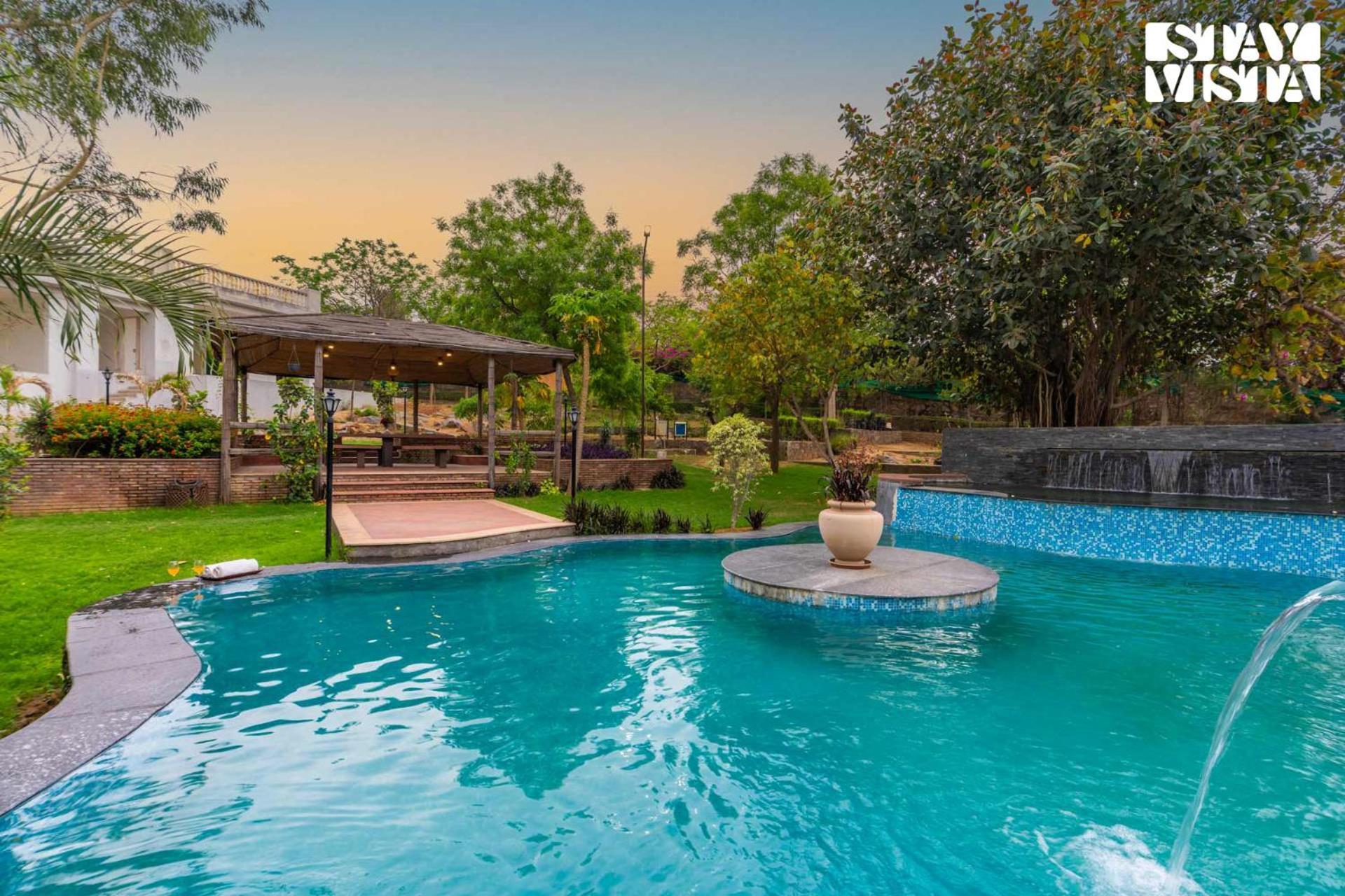 Stayvista At Maple Farms With Pool, Bbq & Bonfire Sohna Buitenkant foto