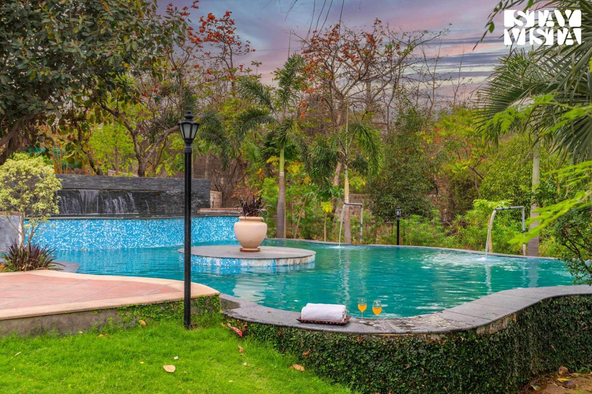 Stayvista At Maple Farms With Pool, Bbq & Bonfire Sohna Buitenkant foto